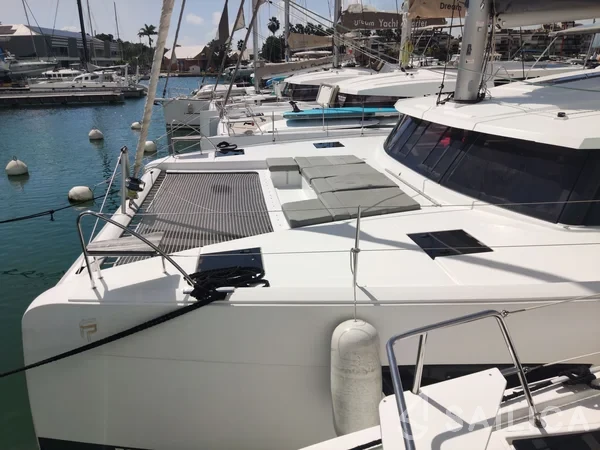 Astréa 42 - Yacht Charter Sailica