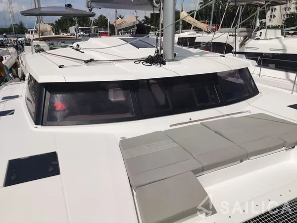 Astréa 42 - Yacht Charter Sailica