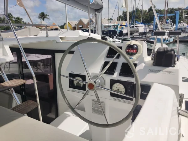 Astréa 42 - Yacht Charter Sailica