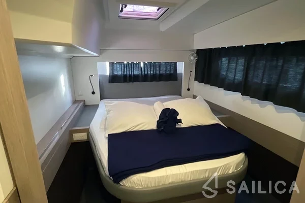 Astréa 42 - Yacht Charter Sailica