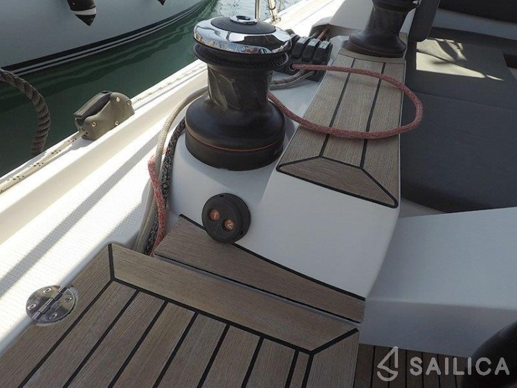 Elan GT5 - Yacht Charter Sailica