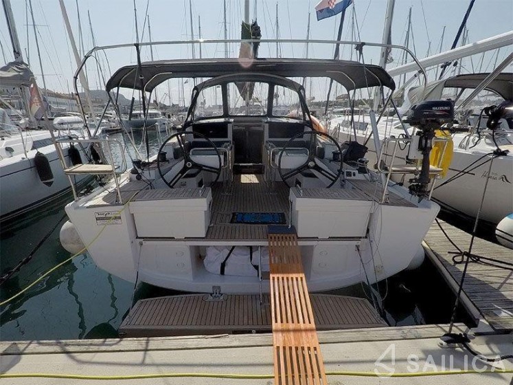 Elan GT5 - Yacht Charter Sailica