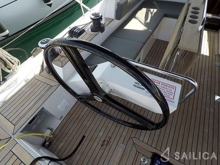 Elan GT5 - Yacht Charter Sailica