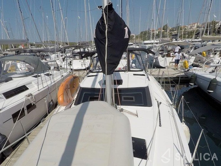 Elan GT5 - Yacht Charter Sailica