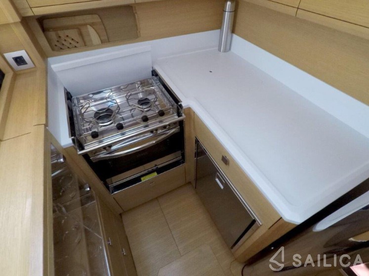 Elan GT5 - Yacht Charter Sailica