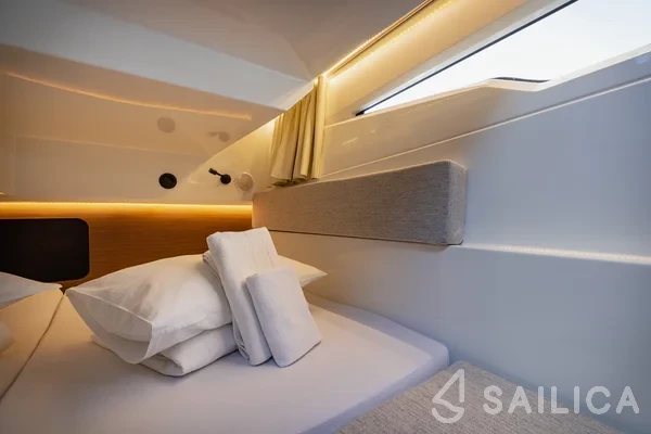 Merry Fisher 895 Offshore - Yacht Charter Sailica