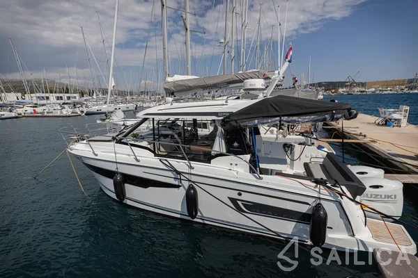 Merry Fisher 895 Offshore - Yacht Charter Sailica