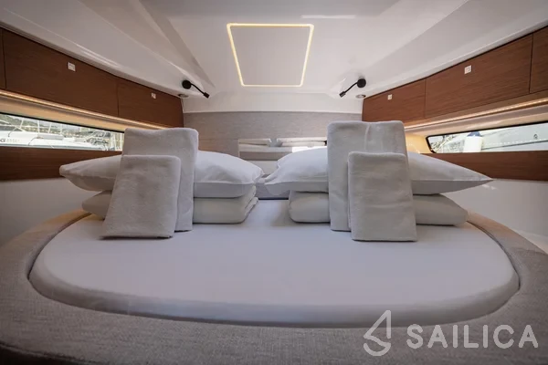 Merry Fisher 895 Offshore - Yacht Charter Sailica