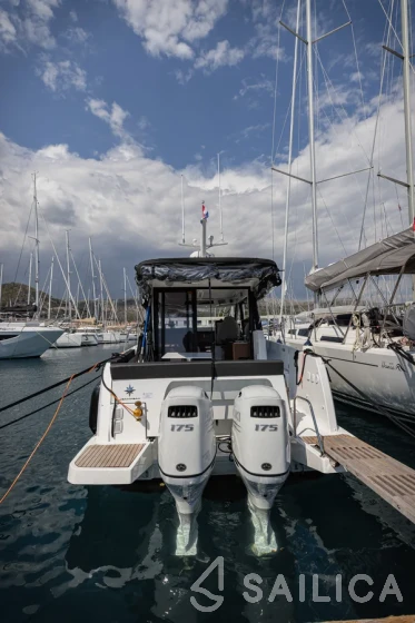 Merry Fisher 895 Offshore - Yacht Charter Sailica