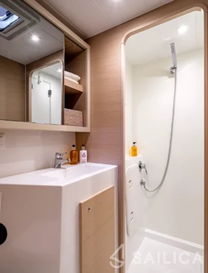 Lagoon 42 - Yacht Charter Sailica