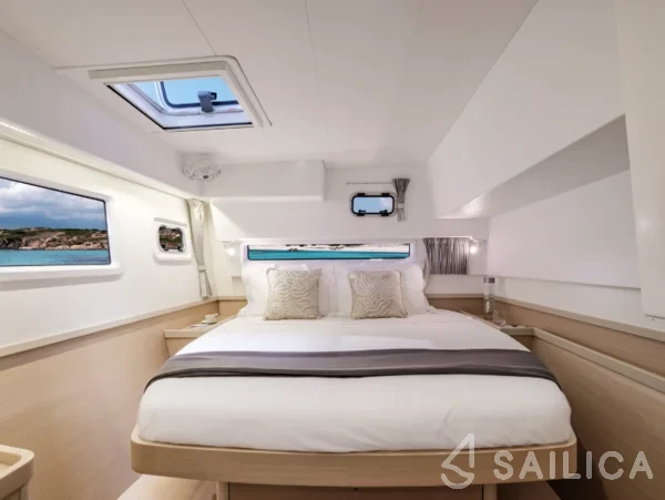 Lagoon 42 - Yacht Charter Sailica