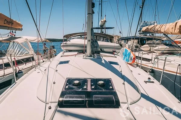Jeanneau 54 - Yacht Charter Sailica