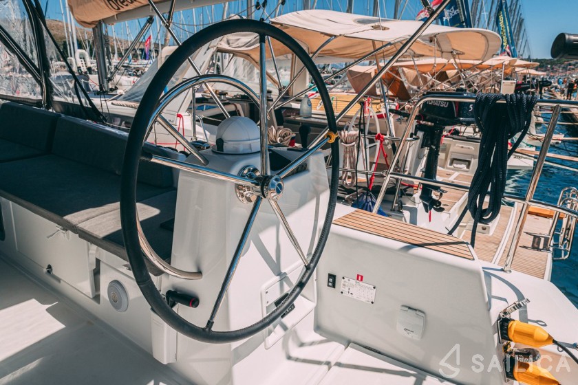 Jeanneau 54 - Yacht Charter Sailica