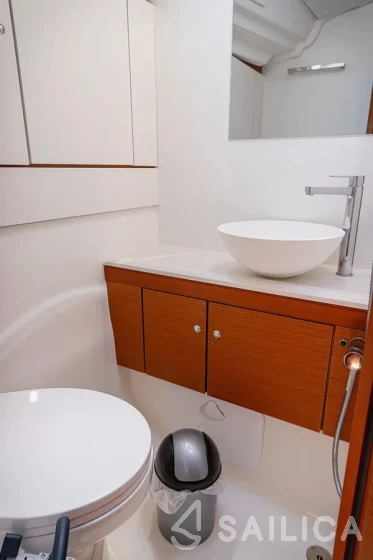 Jeanneau 54 - Yacht Charter Sailica