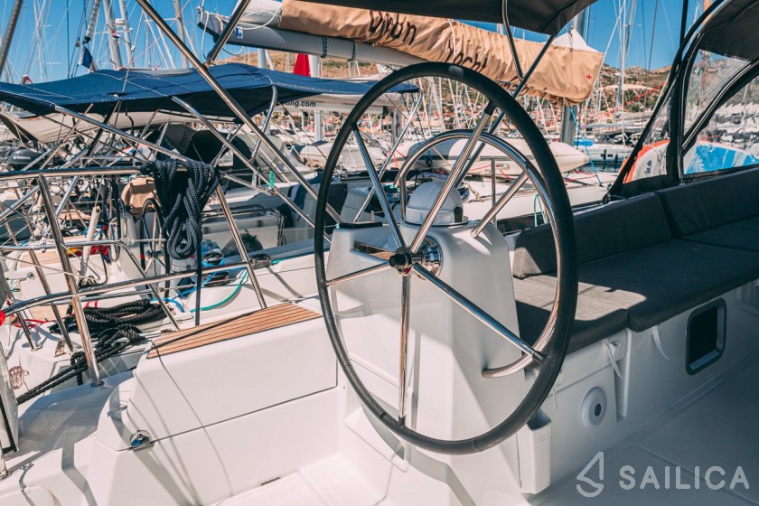 Jeanneau 54 - Yacht Charter Sailica