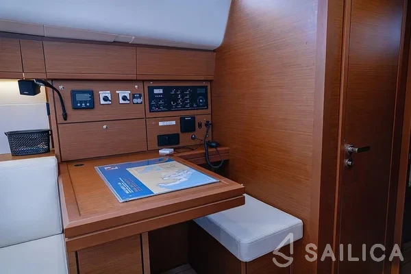 Jeanneau 54 - Yacht Charter Sailica