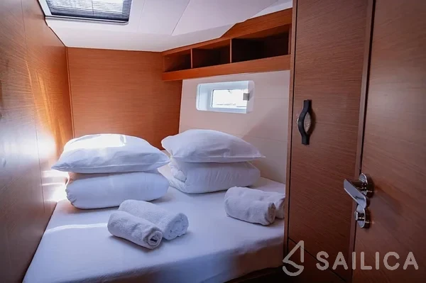 Jeanneau 54 - Yacht Charter Sailica