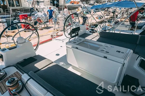 Jeanneau 54 - Yacht Charter Sailica