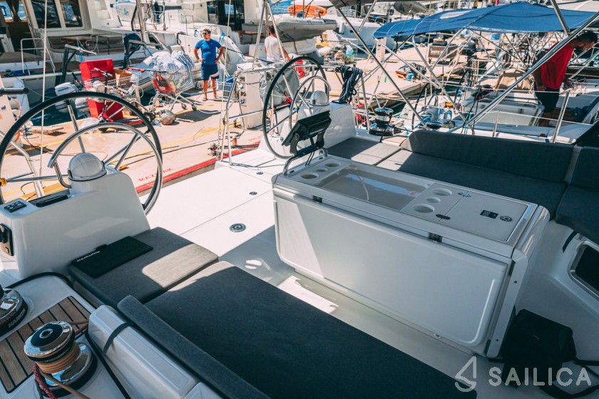 Jeanneau 54 - Yacht Charter Sailica