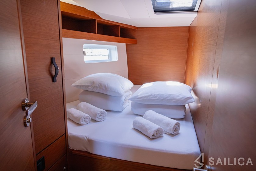 Jeanneau 54 - Yacht Charter Sailica
