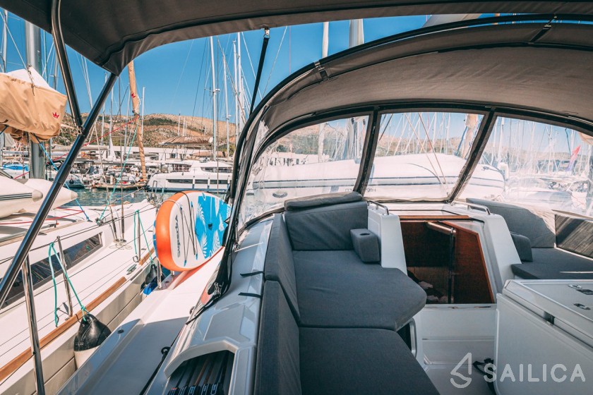 Jeanneau 54 - Yacht Charter Sailica