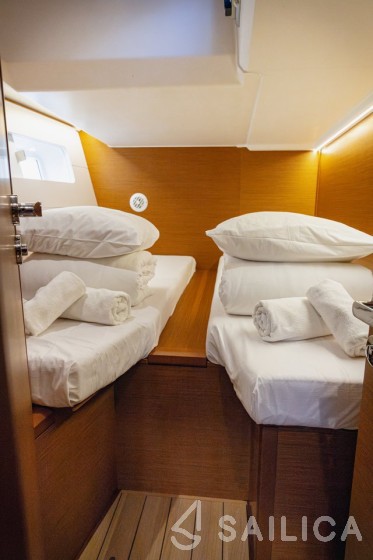 Jeanneau 54 - Yacht Charter Sailica