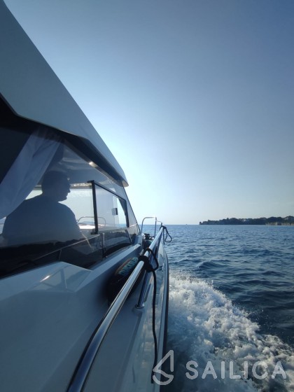 Quicksilver Activ 905 Weekend - Yacht Charter Sailica