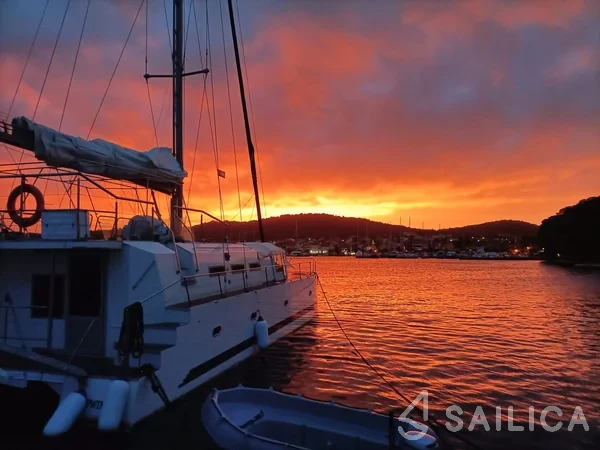 Catamaran - Yacht Charter Sailica