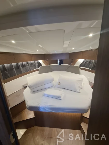Antares 11 Fly OB - Yacht Charter Sailica