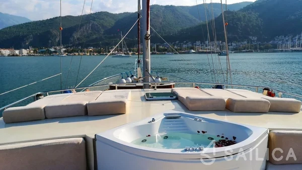 Gulet - Yacht Charter Sailica