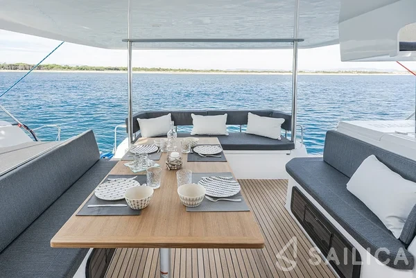 Aventura 37 - Yacht Charter Sailica