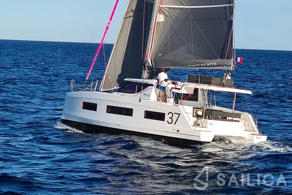 Aventura 37 - Yacht Charter Sailica