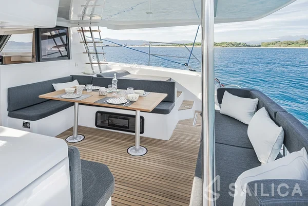 Aventura 37 - Yacht Charter Sailica