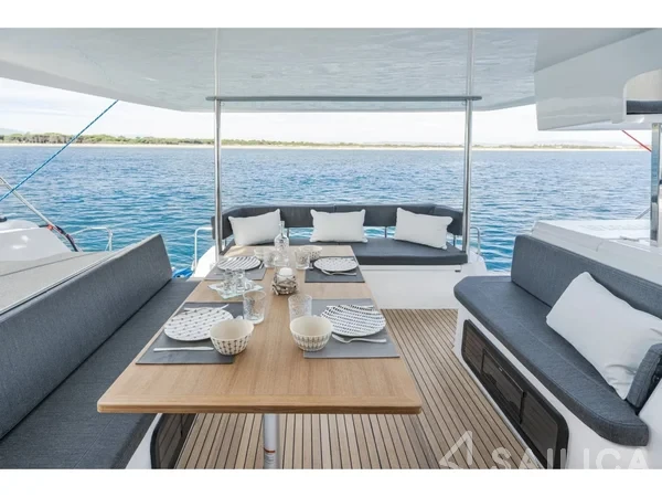 Aventura 37 - Yacht Charter Sailica
