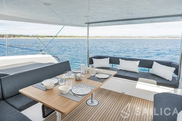 Aventura 37 - Yacht Charter Sailica