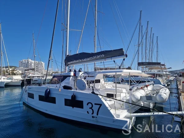 Aventura 37 - Yacht Charter Sailica
