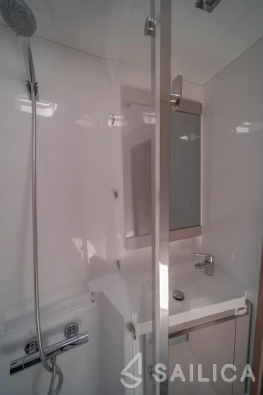 Aura 51 - Yacht Charter Sailica