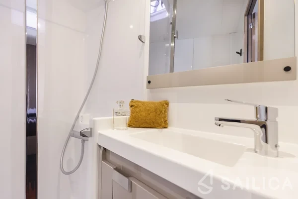 Aura 51 - Yacht Charter Sailica