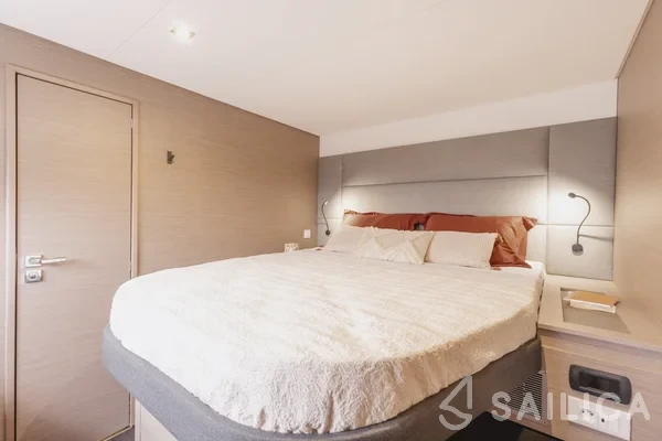 Aura 51 - Yacht Charter Sailica