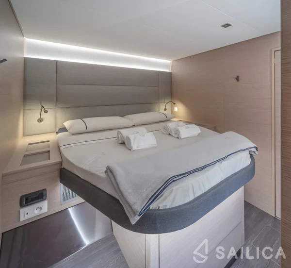 Aura 51 - Yacht Charter Sailica