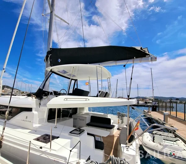 Lagoon 46  - Yacht Charter Sailica