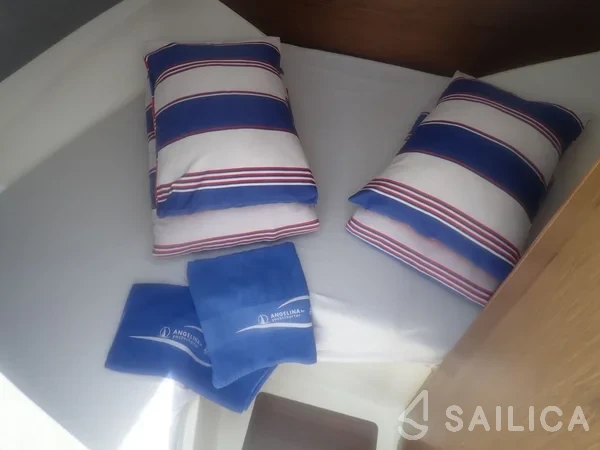 Antares 8 OB - Yacht Charter Sailica