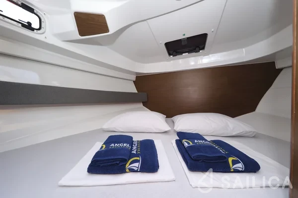 Antares 8 OB - Yacht Charter Sailica