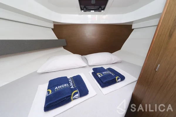 Antares 8 OB - Yacht Charter Sailica