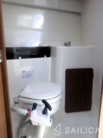 Antares 8 OB - Yacht Charter Sailica