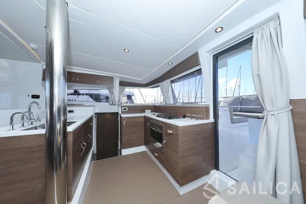 Bali 4.2 - Yacht Charter Sailica
