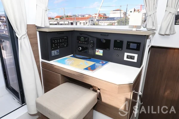 Bali 4.2 - Yacht Charter Sailica