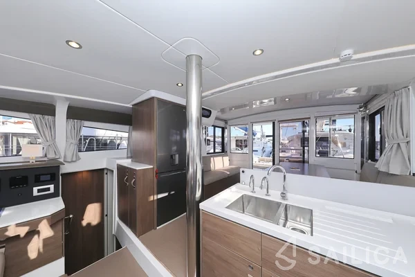 Bali 4.2 - Yacht Charter Sailica