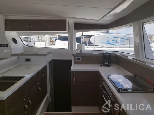 Bali 4.2 - Yacht Charter Sailica