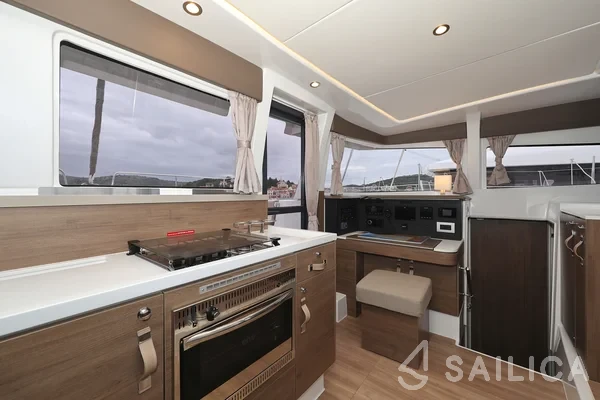 Bali 4.2 - Yacht Charter Sailica